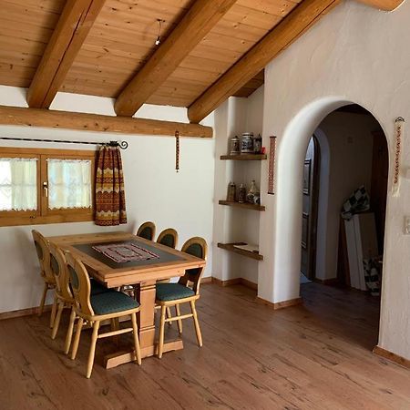 Ferienwohnung Jalet Tschierv Ngoại thất bức ảnh
