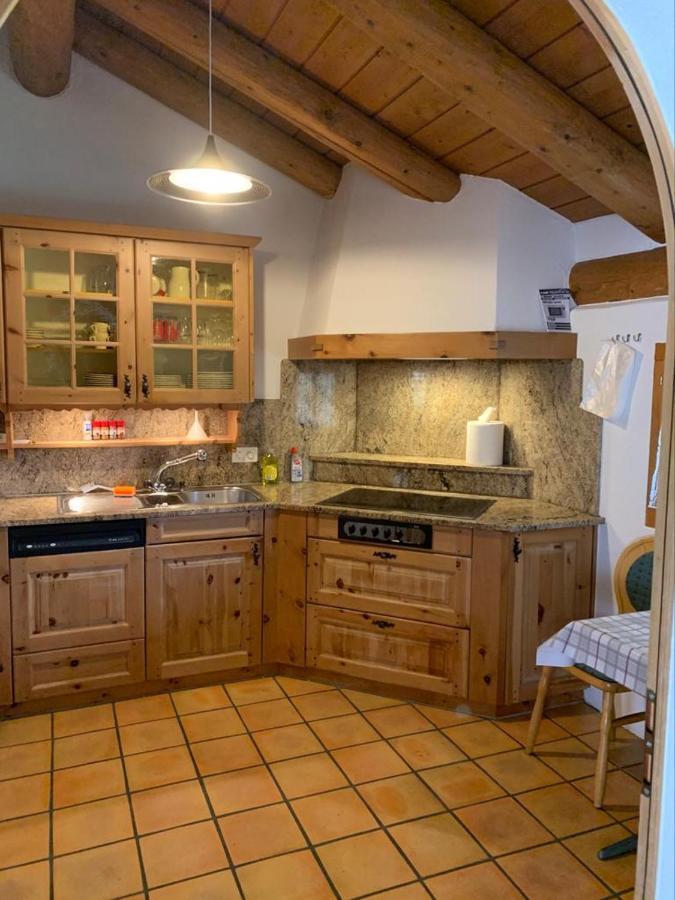 Ferienwohnung Jalet Tschierv Ngoại thất bức ảnh